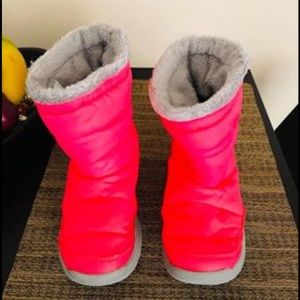 Winter boots size 9